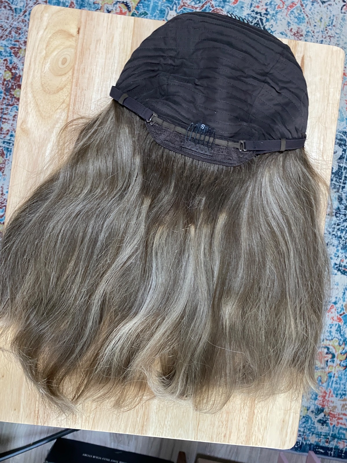 PREOWNED WIGSHE CUSTOM COLOR BROWN BLONDE HUMAN HAIR WIG . SIZE SMALL