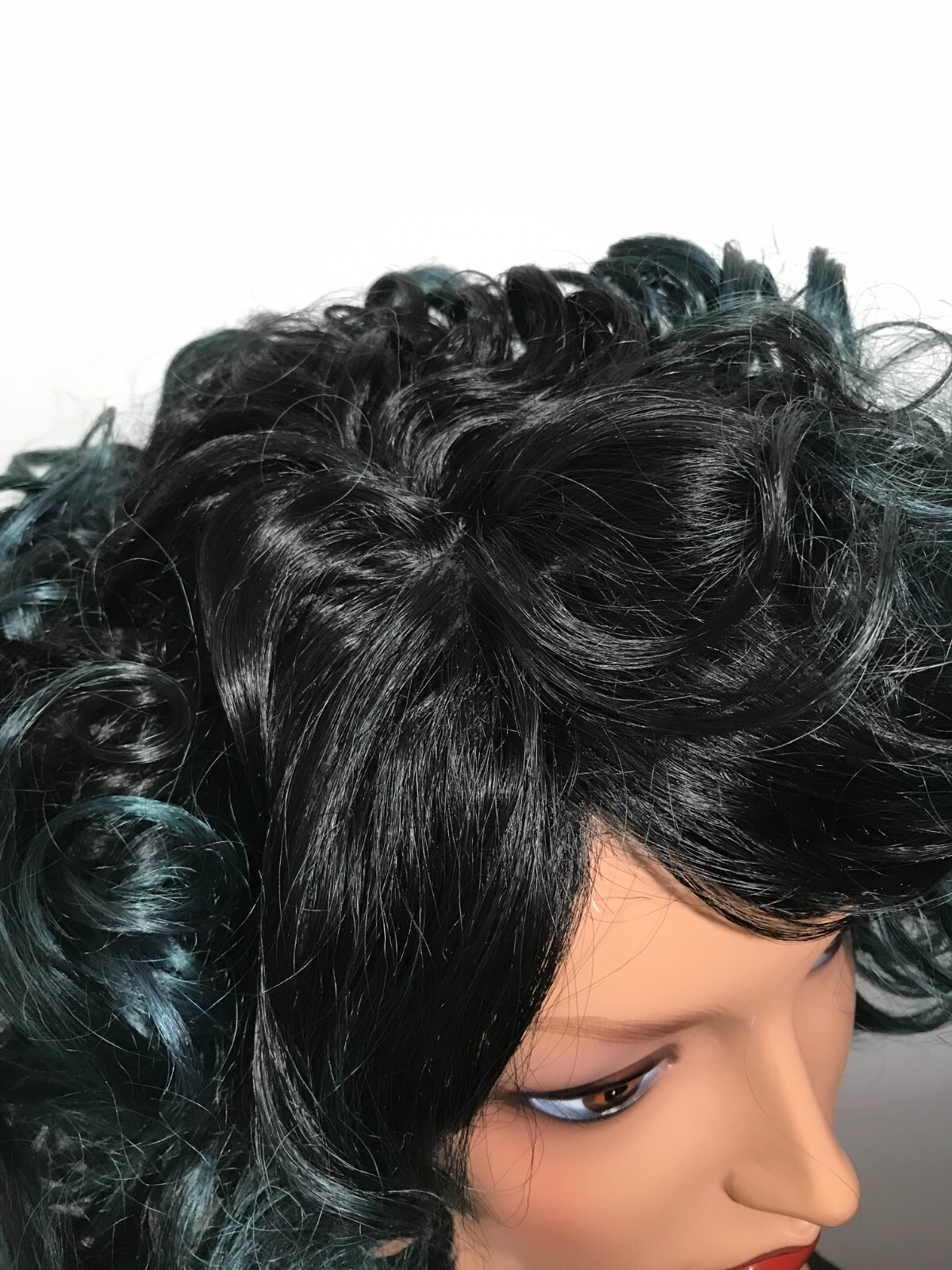 NWT Quick And Easy New Born Free High Heat Emerald Blue And Black Curly Wig