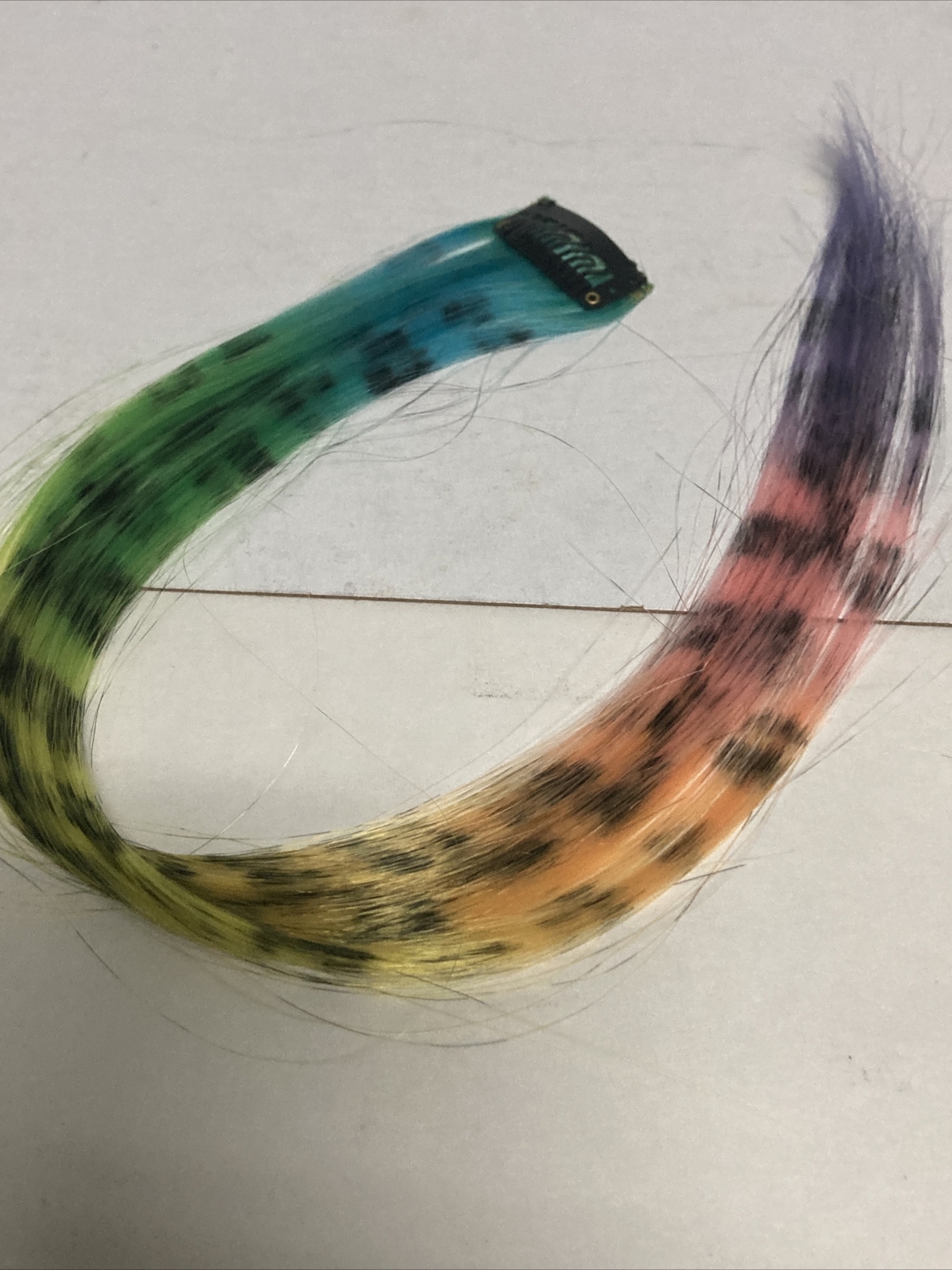 1 PIC HIGH LIGHT CLIP IN FAUX SYNTHETIC FEATHERS 16″ HAIR EXTENSION MIXED COLOR.