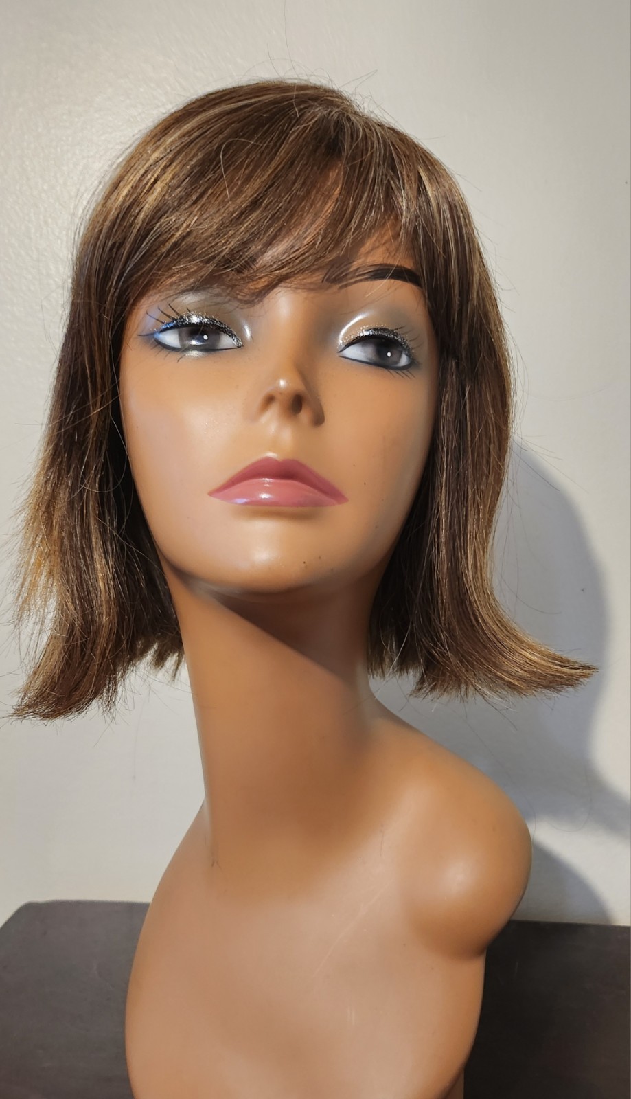 Tony of Beverly Elura Wig Golden Brown Blonde Bob 10in Synthetic Layered