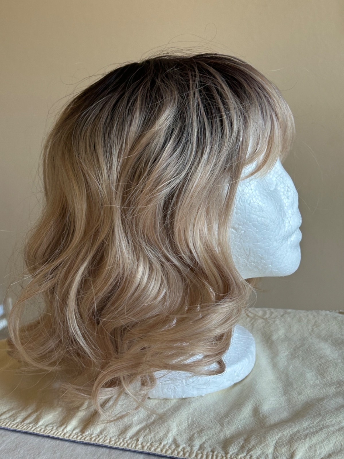 Agatha Wig By Outre Wigpop 12″ DR4 Summer Blonde Pre-owned