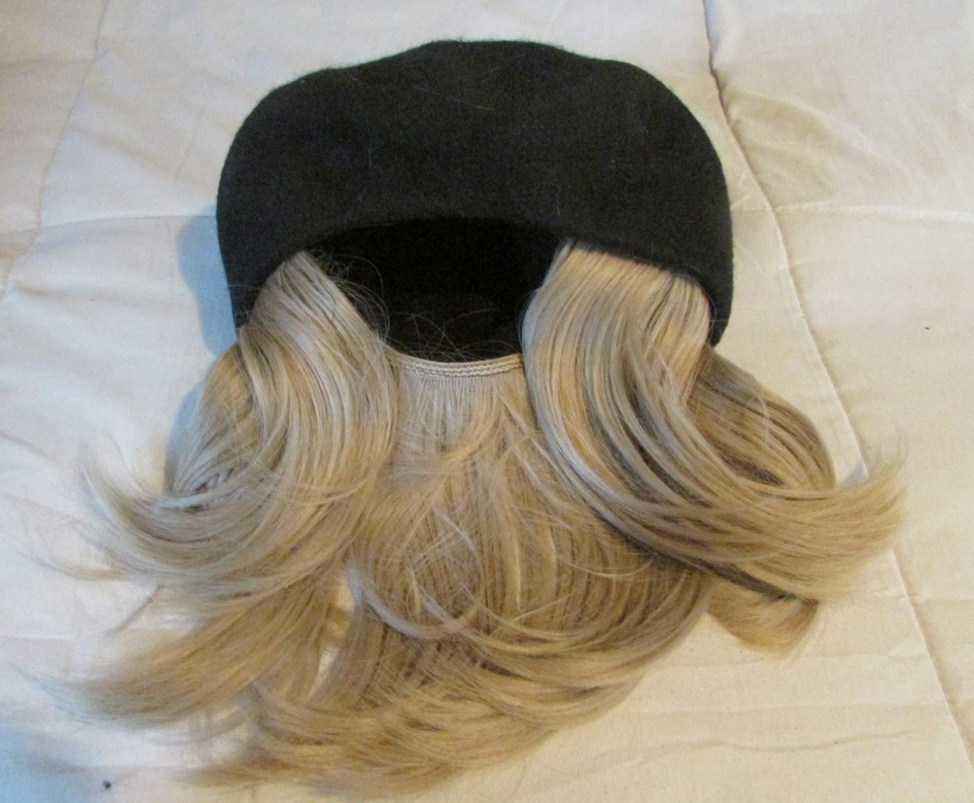 Women Solid Beret Black Hat Faux Woolen Cap W/Dark Blonde Hair Wig Hairpiece
