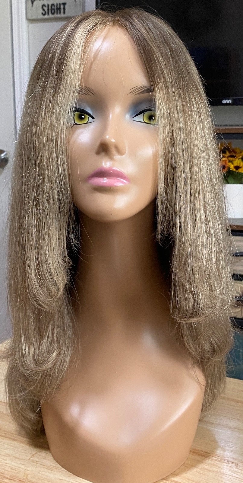 PREOWNED WIGSHE CUSTOM COLOR BROWN BLONDE HUMAN HAIR WIG . SIZE SMALL