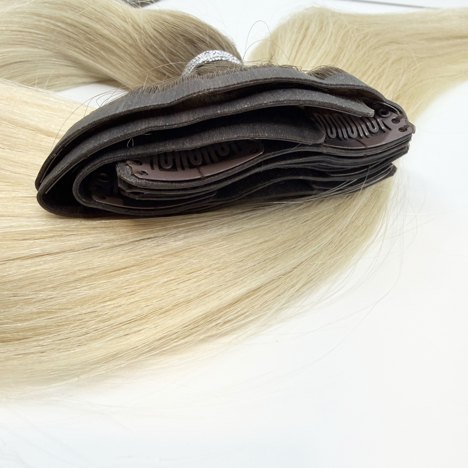 Glam Seamless Blonde Root 26″ 7 Piece Clip In Invisi Clip Extensions New Sealed