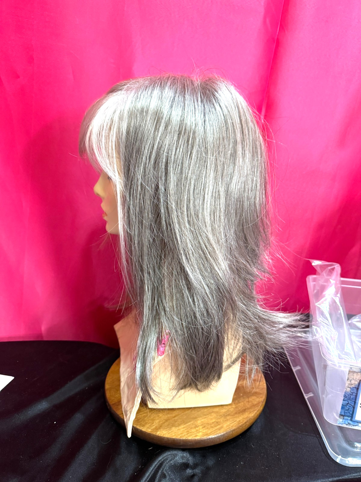 Godiva’s Secret Wigs “Taylor Wig” Silver Stone LARGE Cap
