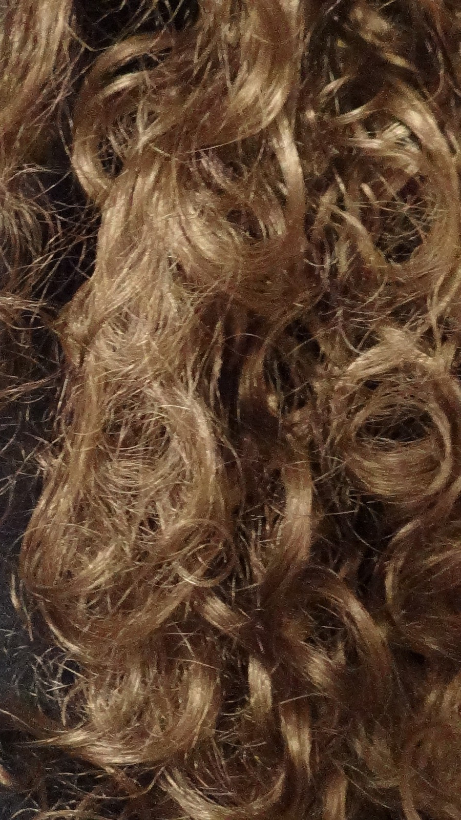 Mona Lisa Woman’s 20″ Auburn Wig with Combs