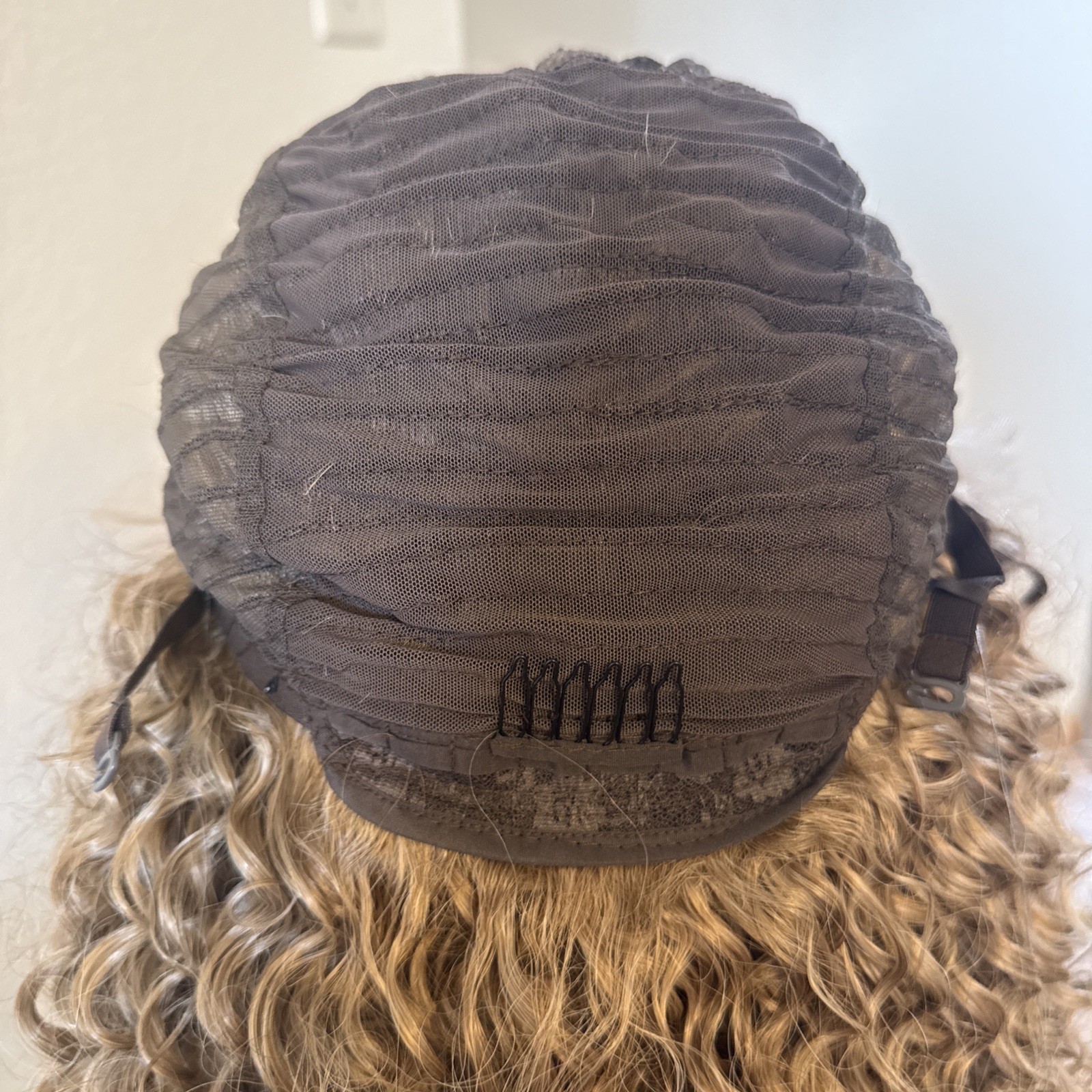 388 Curly Long Lace Cap Dark Blonde 24” Synthetic Big Hair. Very Nice 388