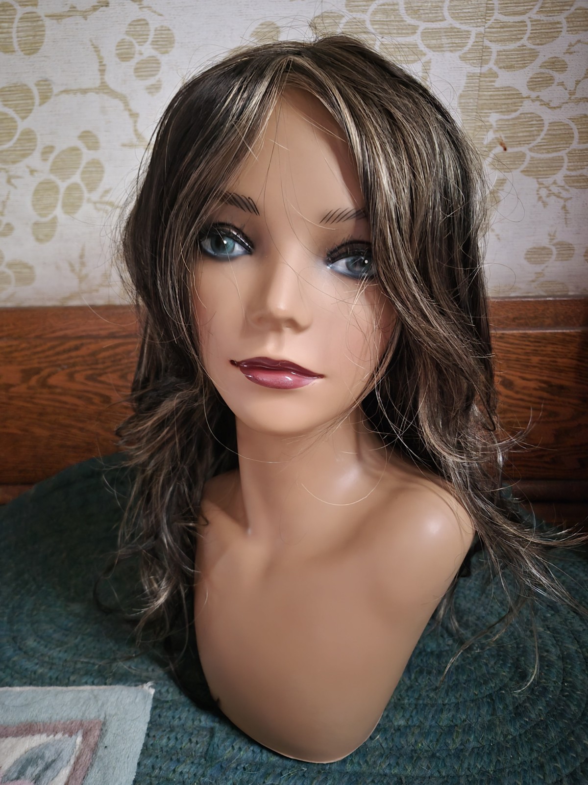 Tony of Beverly Sloane Safari Wavy Synthetic Wig Classic Cap for Women