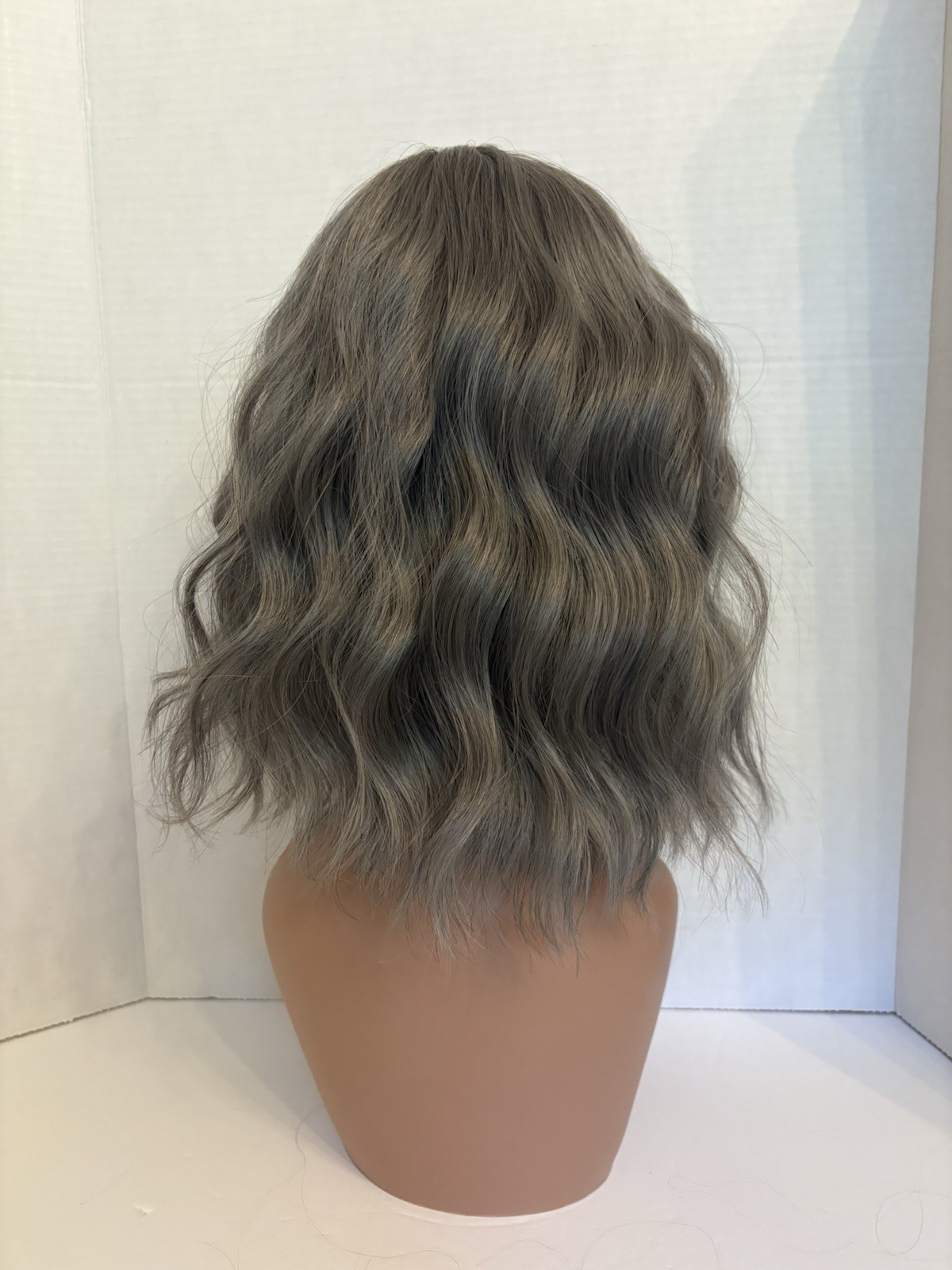 Silky Ash Silver Gray Silver Wig Beach Wave Bob Lob New Convertible Bangs