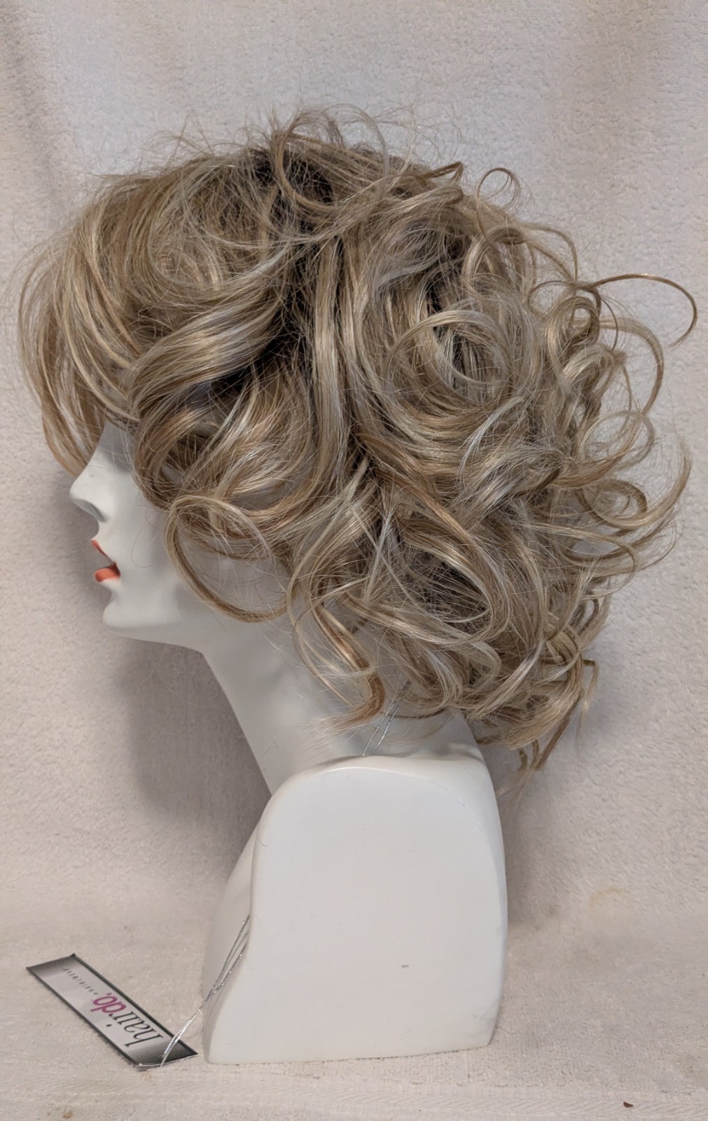 NWT Hairdo TRU2LIFE Modern Flair GOLDEN BLOND WHEAT Styled Wig