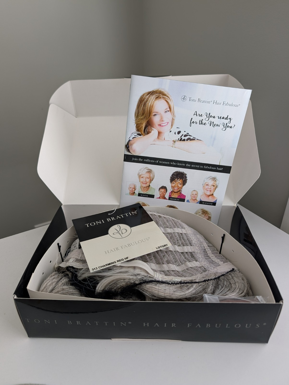 Toni Brattin Wig 313 CHARMING Regular Heat Friendly LIGHT GREY New with Tags