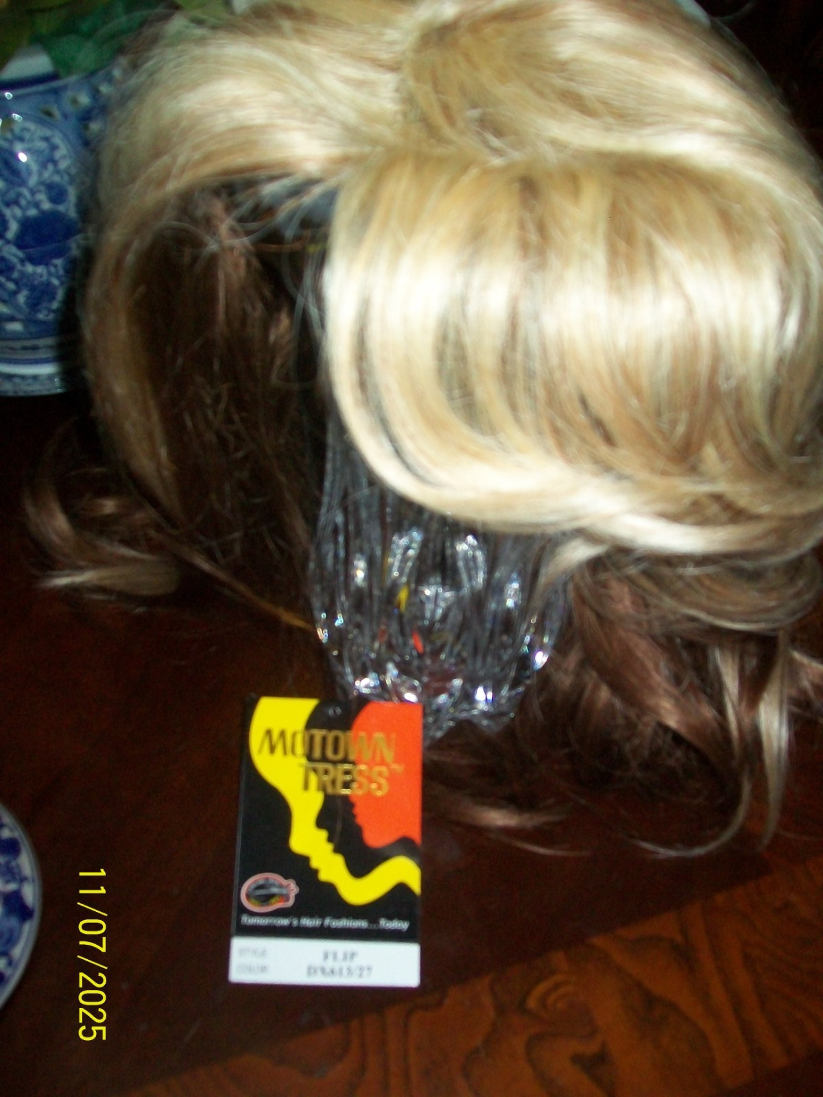 NWT~MOTOWN TRESS FLIP Wig RL27/6- Heat Resistant Fiber Full 20wig Ombre two tone