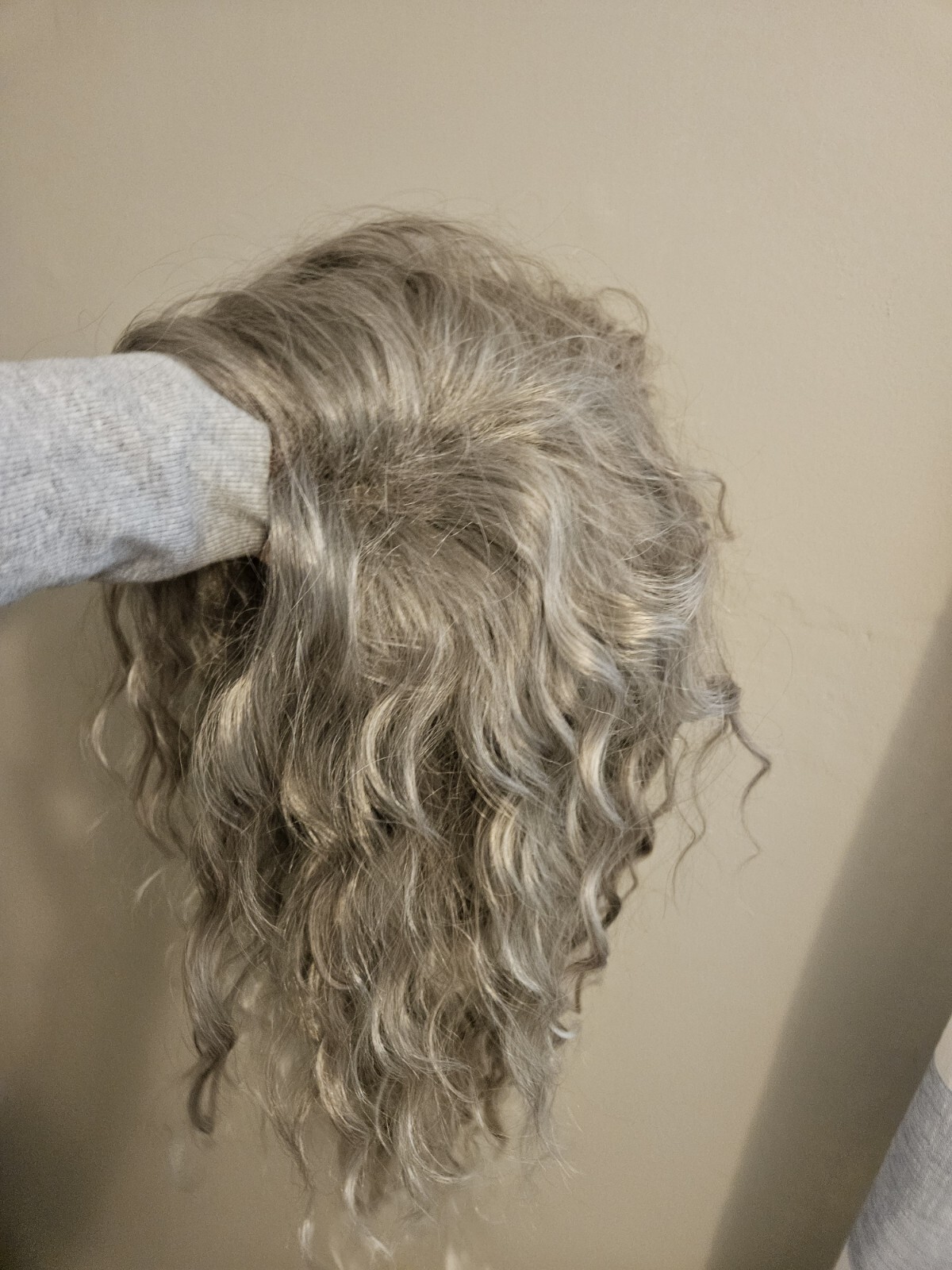 WOMEN’S OMBRE GRAY SILVER SUPER CURLY VOLUMINOUS LONG HAIR WIG