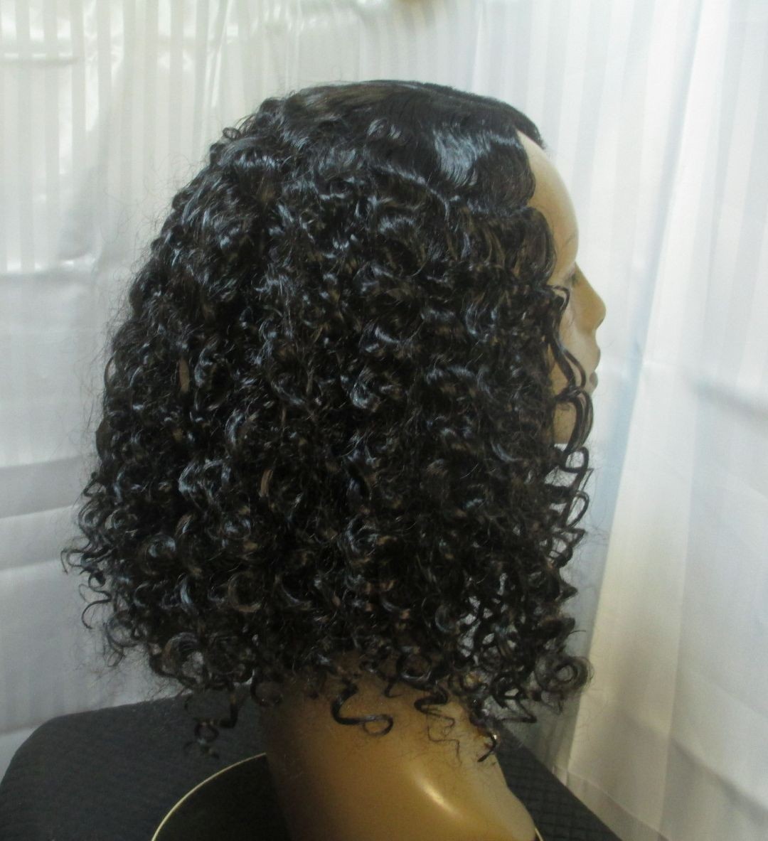 Med long curly wig right skin part color black 1B cute very curly & thick New