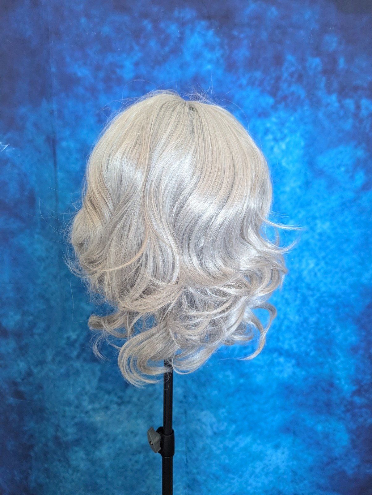 Sallcks Grey Silver Wig With Bangs Chin Length Heat Resistant NWT