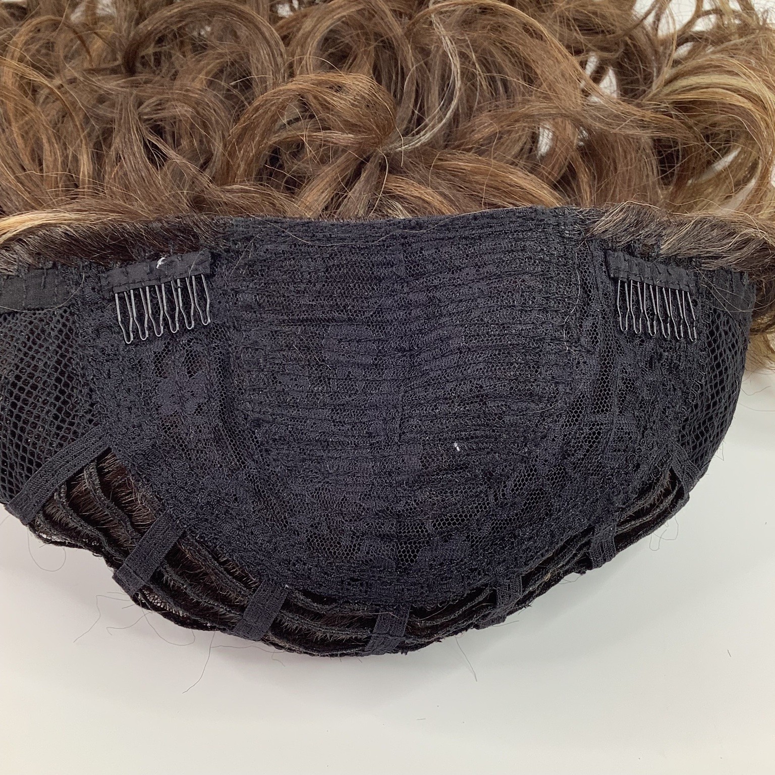 Outre Quick Weave ALEENA Half Wig 20″ DRFF2/VANILLA MOCHA Synthetic Wavy