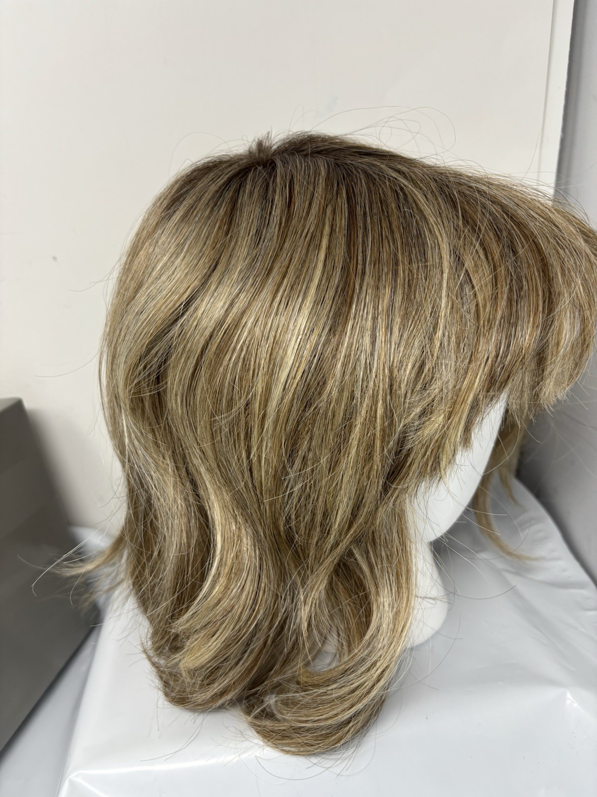 Raquel Welch Sheer Indulgence Wig | SS Cappuccino (RL12/22SS) Average Cap Wavy