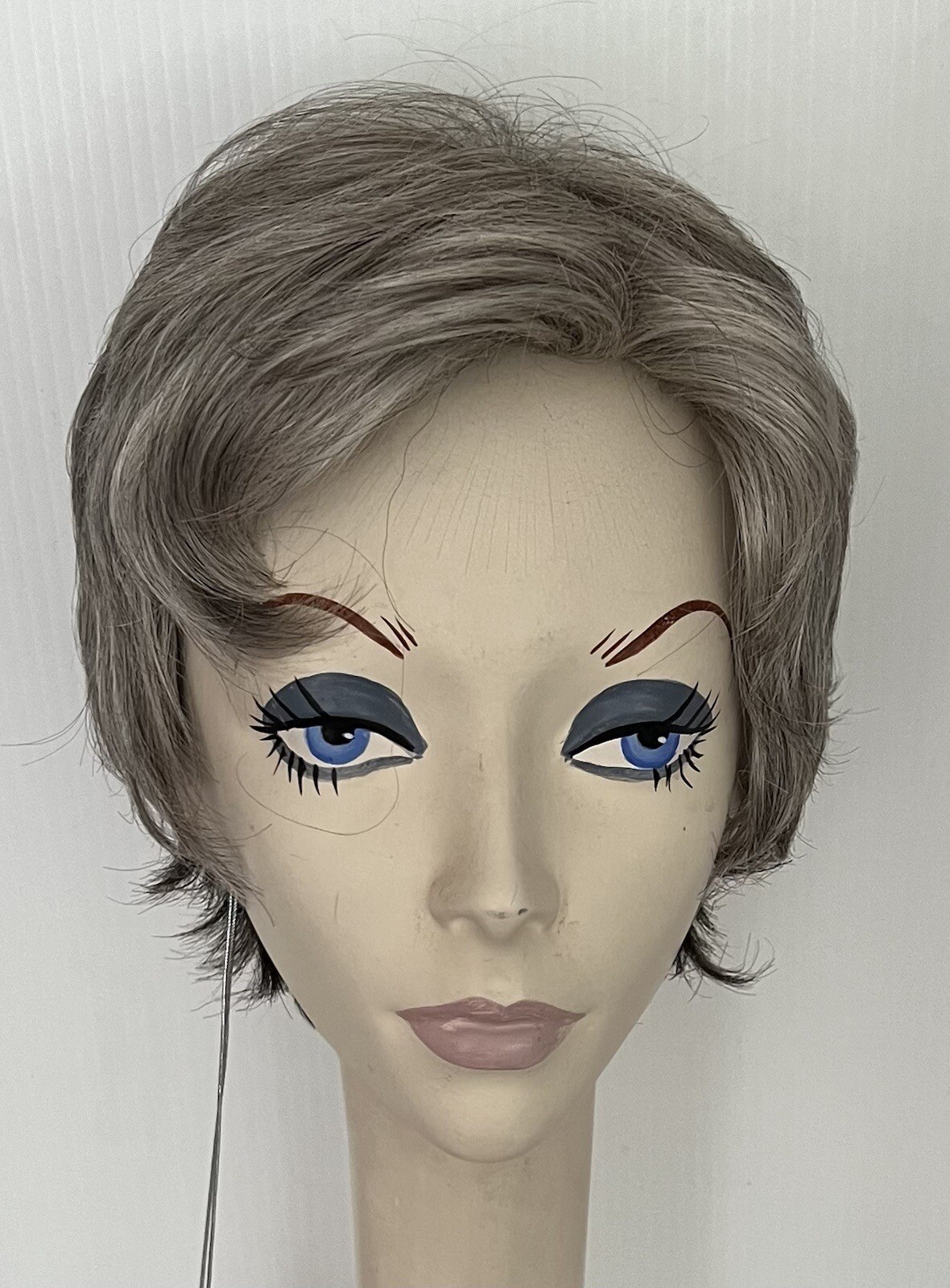 NWT! JACQUELYN Wig ELURA Synthetic TIC TAC 92 Short Layered 3-tone Gray