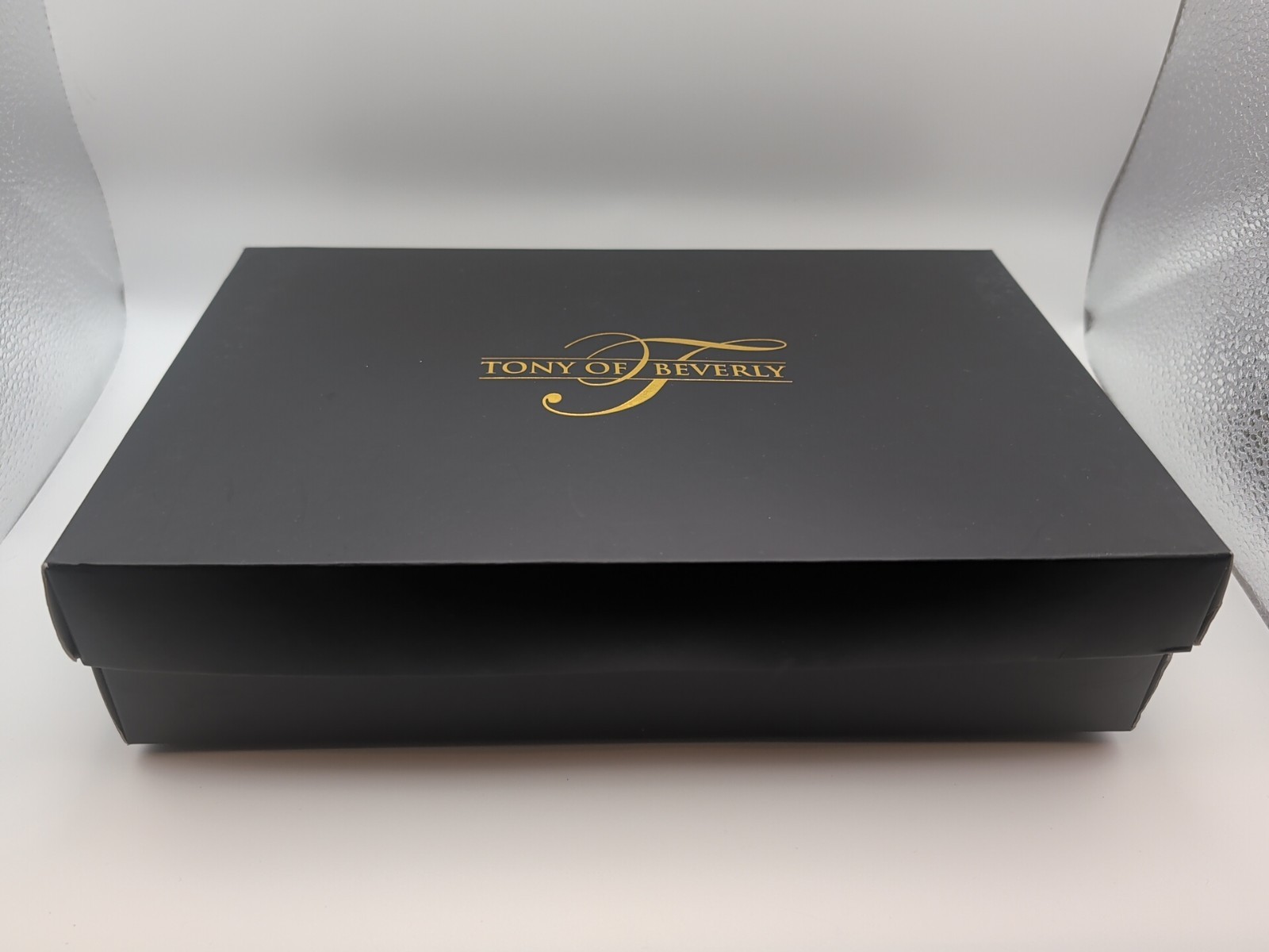 Tony of Beverly Kenzie Wig Hot Cocoa Women’s Short Brown EUC w/ Box