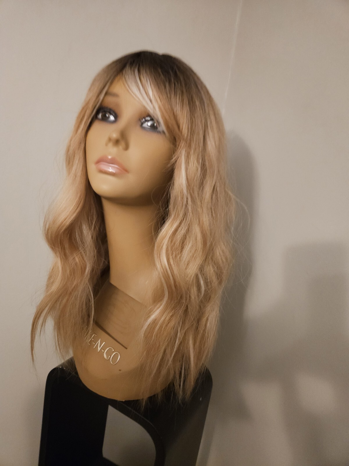 AMAZING MIXED HIGHLIGHTED BLONDE MID LENGTH WIG WITH BANGS