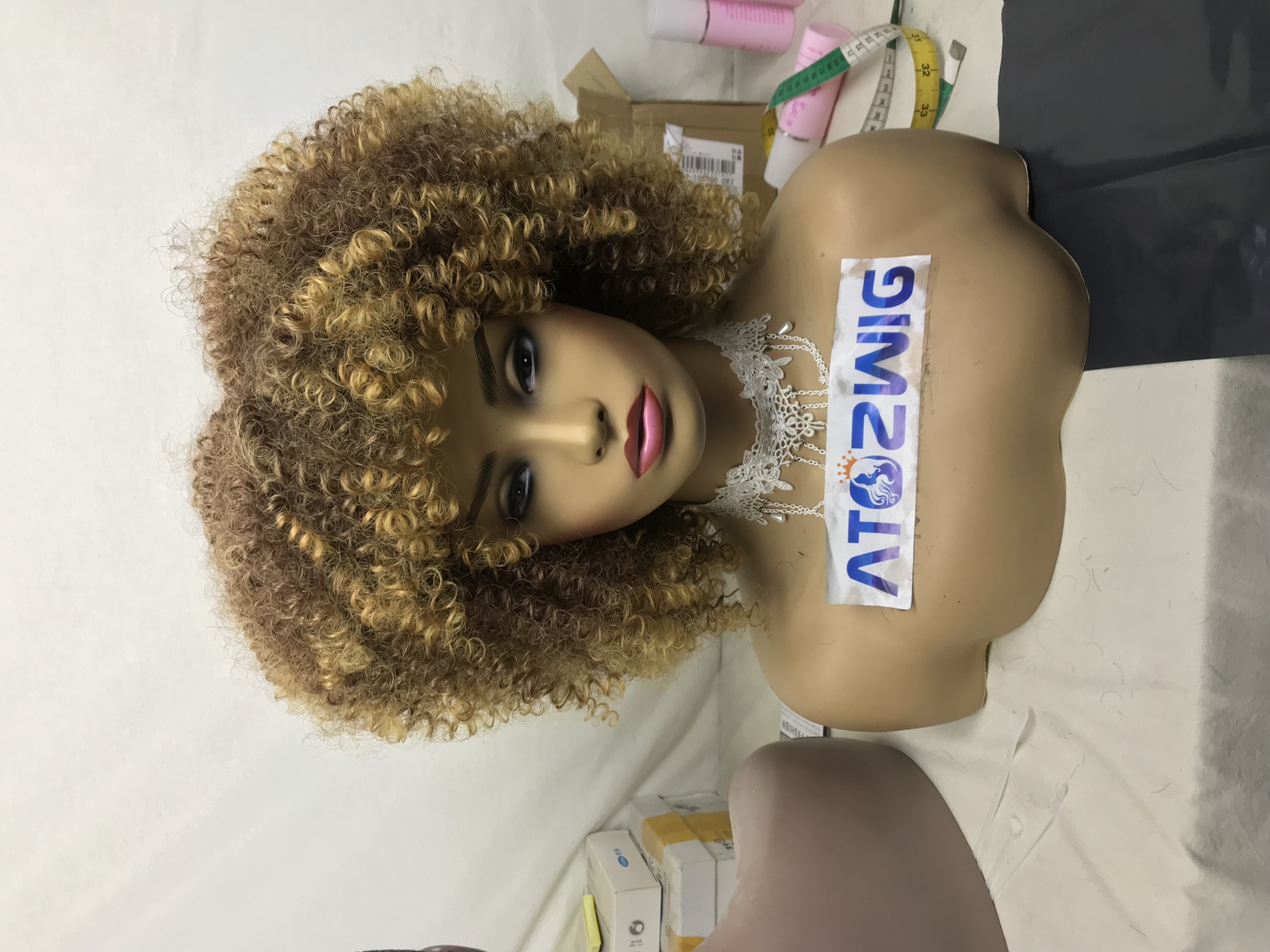 Women Ombre Blonde Short Curly Afro Wigs With Bangs Kinky Curly Wig Synthetic