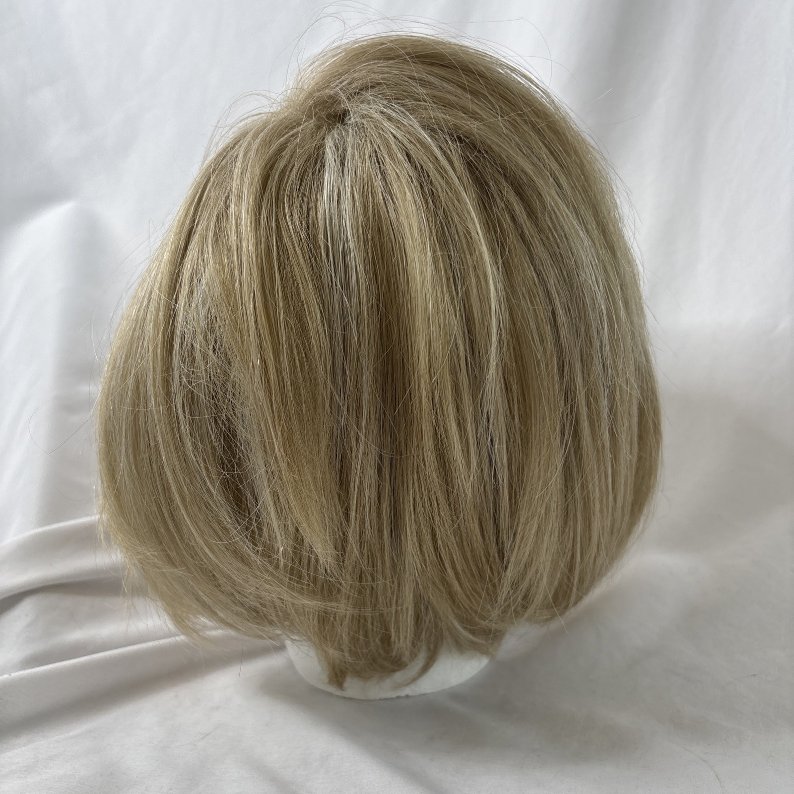 NORIKO JOLIE Creamy Blond Modern Bob Layered With Texture And Volume Wig