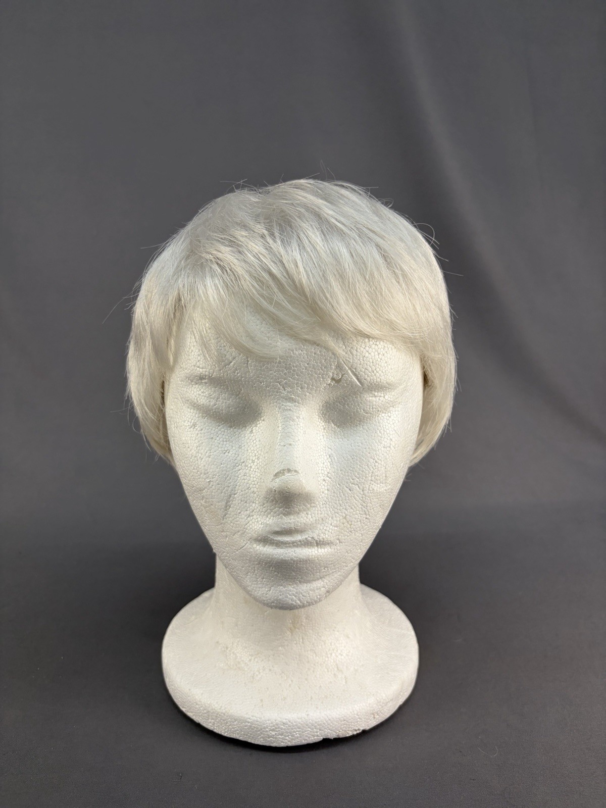 New Paula Young White/Gray Short Hair Wig Adjustable A3433 Casey 60 Petite