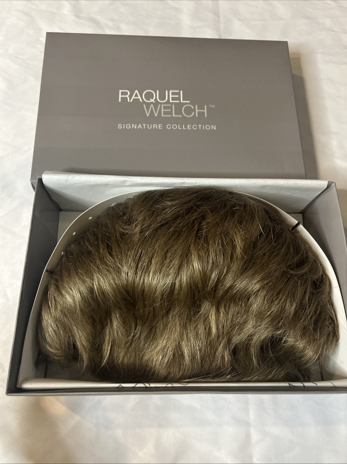 RAQUEL WELCH WIG Signature Collection SHORT Hair U Wear Light Brown Layered Pix