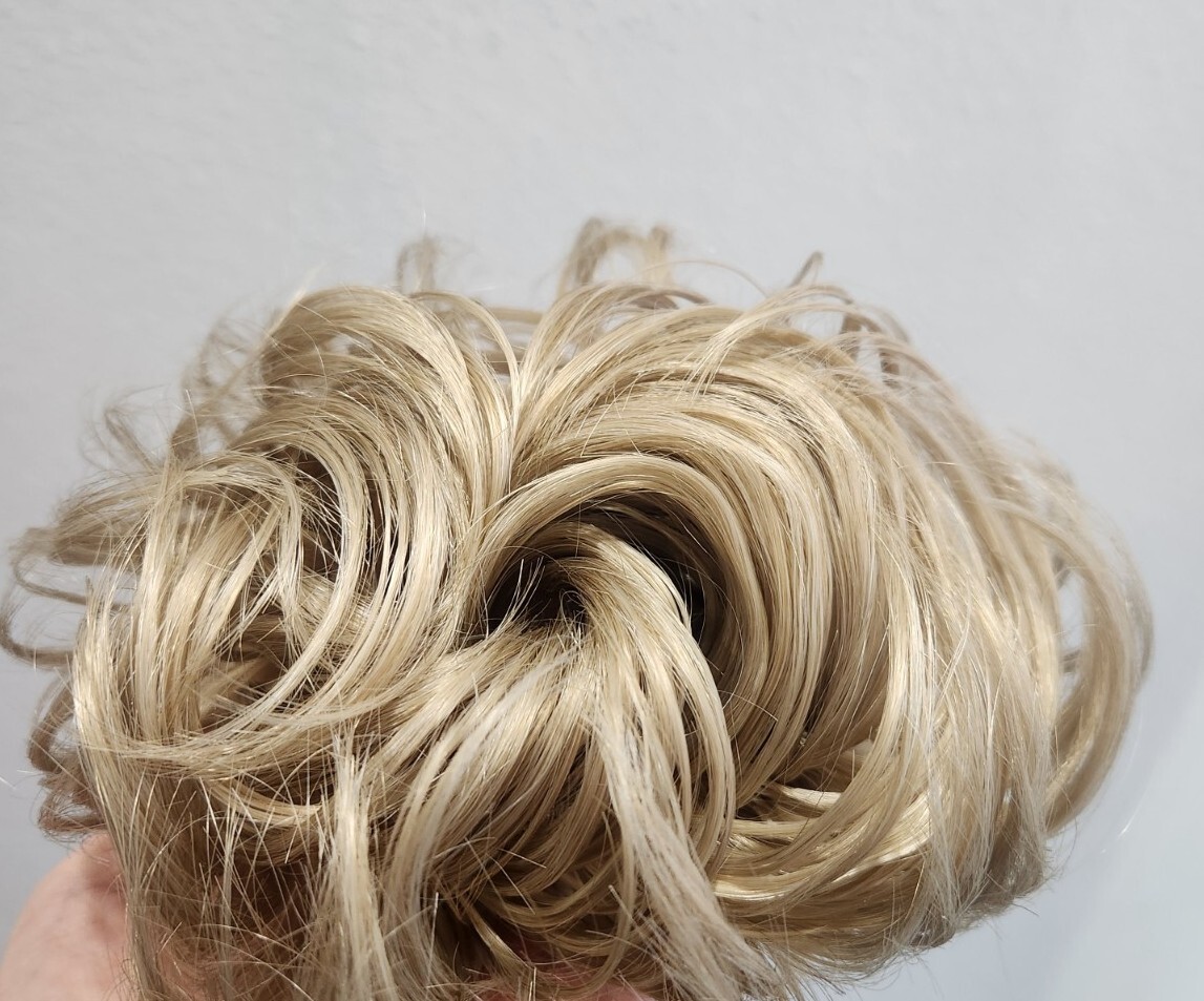 3.5″ Curly Scrunchie Ponytail Synthetic 22 Champagne Blond Messy Bun