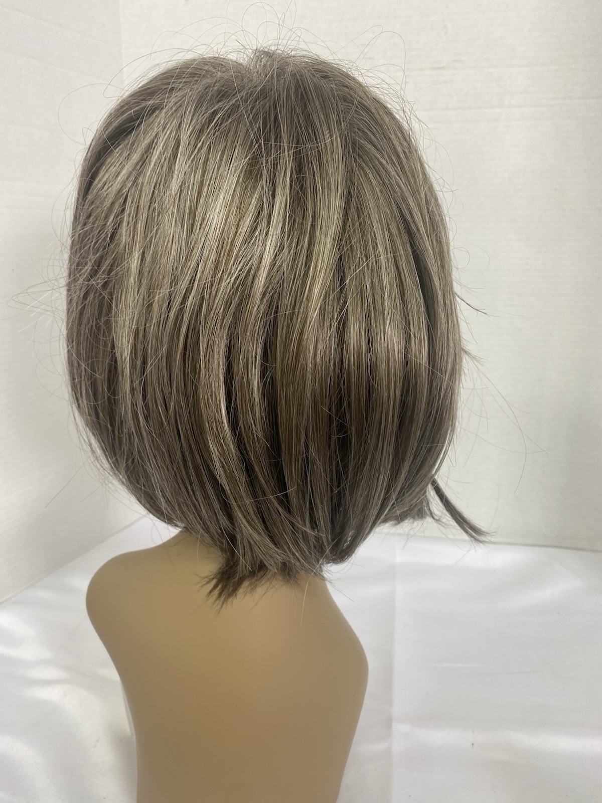 Rene Of Paris Wig Scorpio Sandy Silver 5020 Orchid Collection Wig Hair