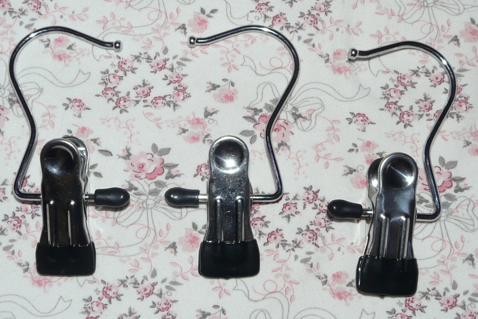 Metal Wig Hanging Clips. A2