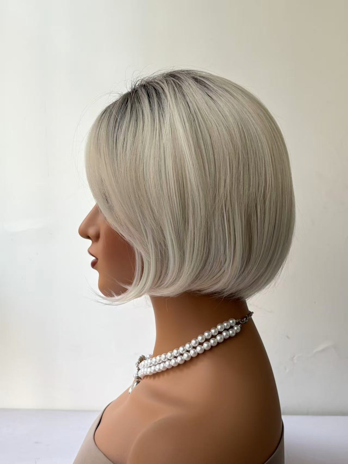 Synthetic Hair Short Straight Ombre White Blonde Bob Wigs with Bangs for Women