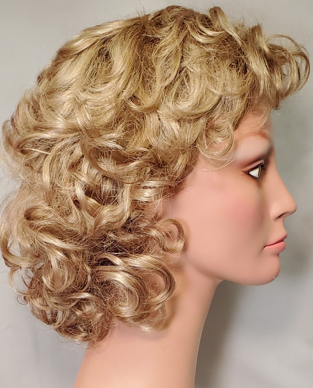 New York New York Tony of Beverly Curly synthetic wig Color 14/24 NWOT display