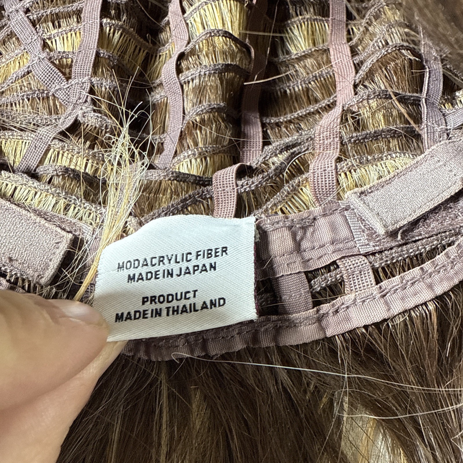 Godiva’s Secret Wigs SHORT LIGHT BROWN WITH HIGHLIGHTS LAYERED NATURAL