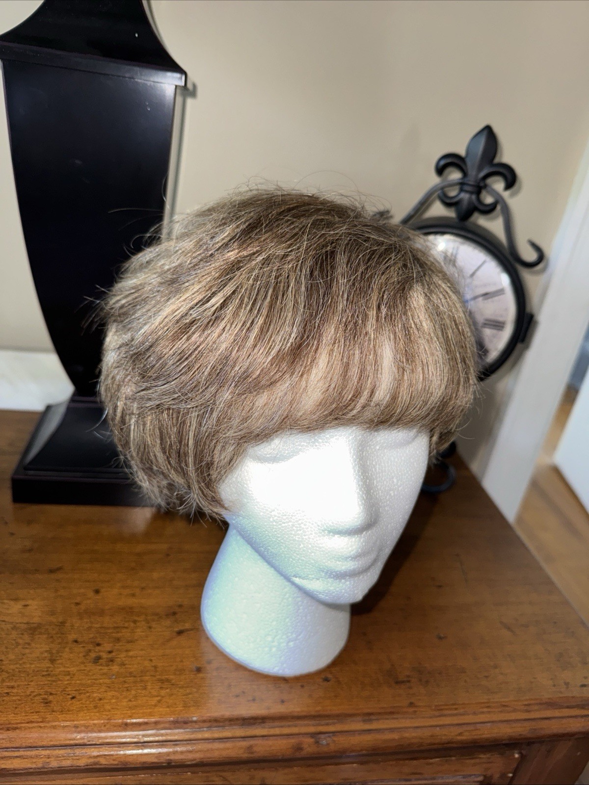 100% Human Hair Wig Light Brown Blond Highlights – Adjustable Tabs – Indonesia