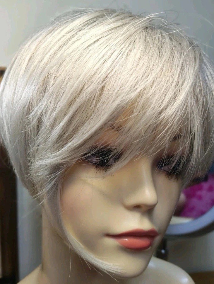 Raquel Welch Tres Chic Wig Silver Mist RL56/60 AVERAGE New NWT