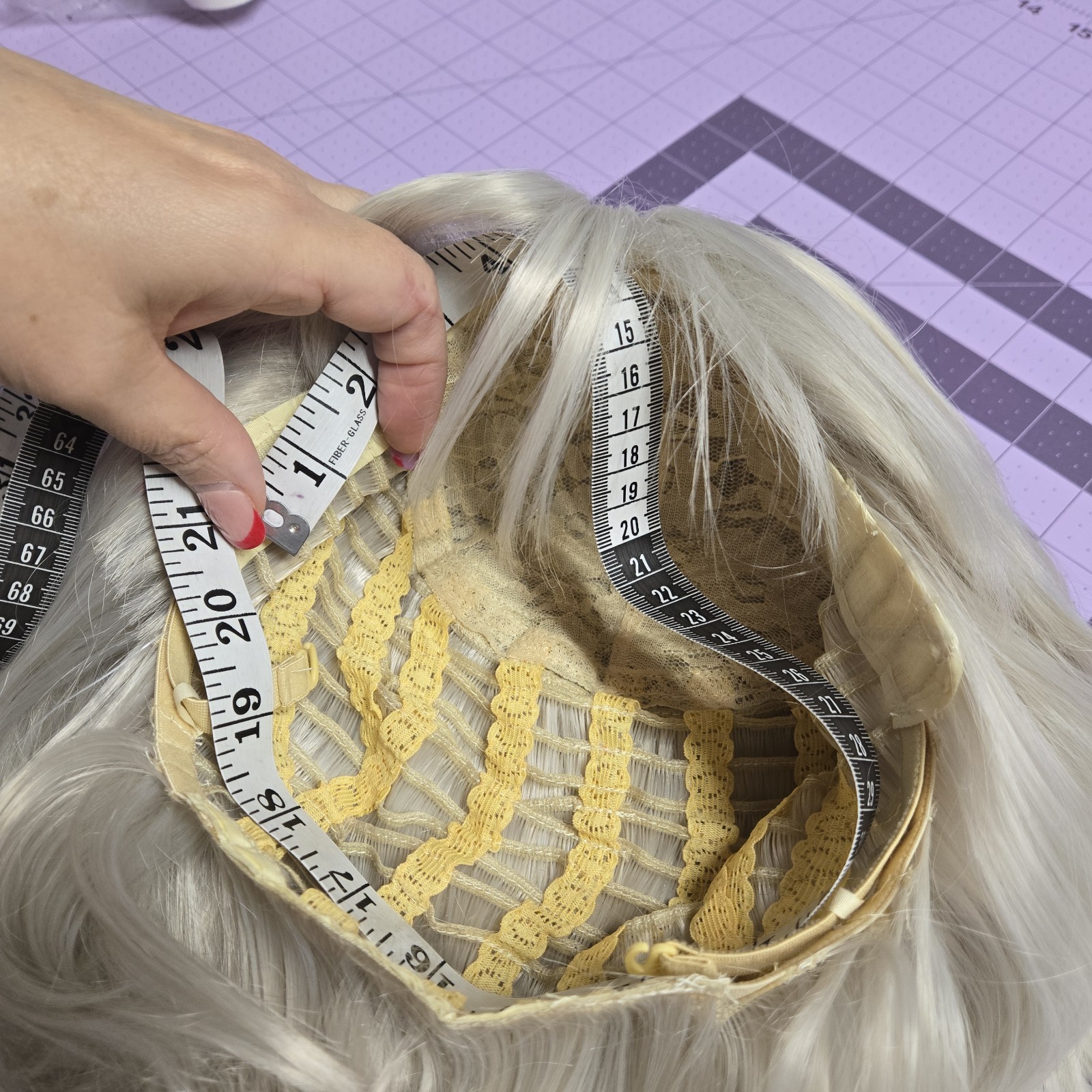 GNIMEGIL Silver Blonde / Ash Blonde Bob Wig w Bangs Short Layered Synthetic NWT