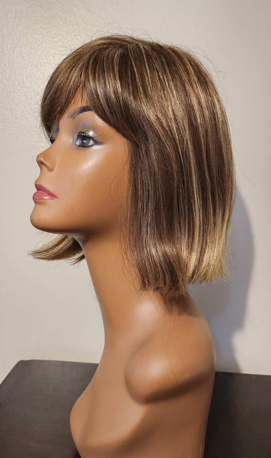 Tony of Beverly Elura Wig Golden Brown Blonde Bob 10in Synthetic Layered