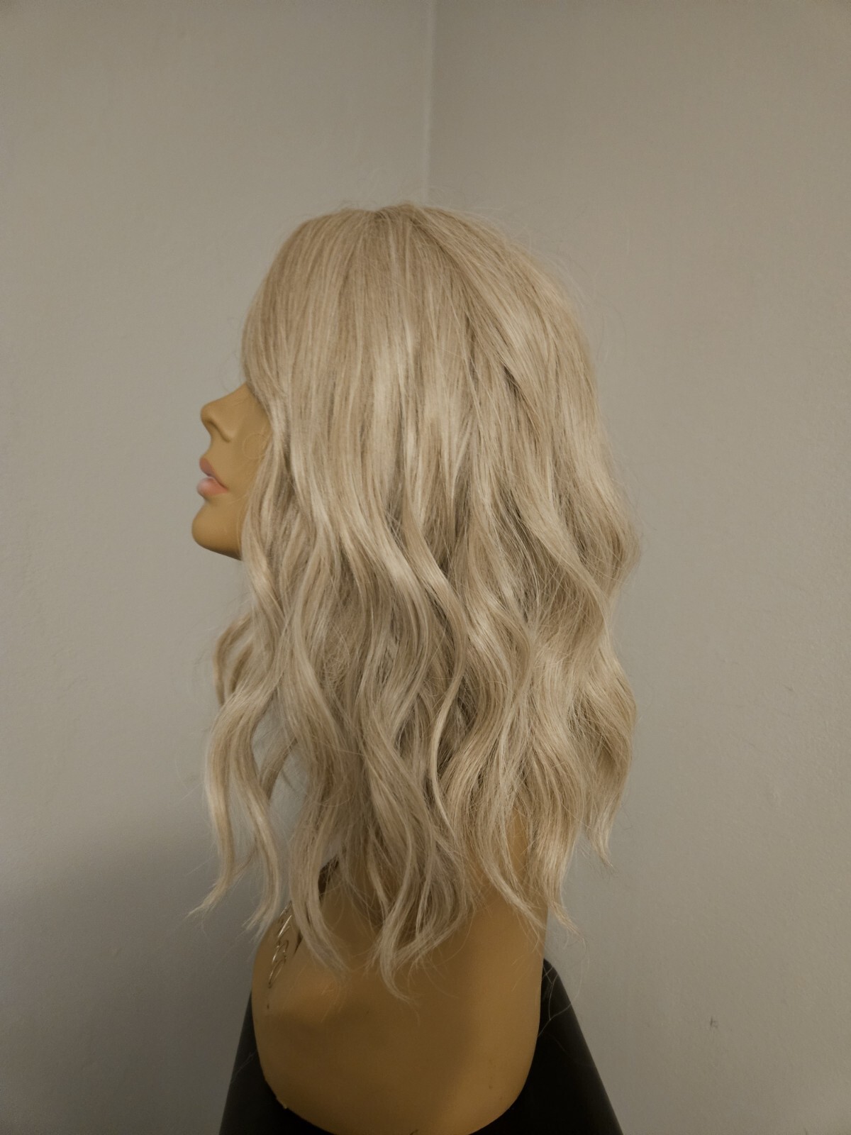 New WOMEN’S BEIGE BLONDE BANGS WAVY HAIR WIG