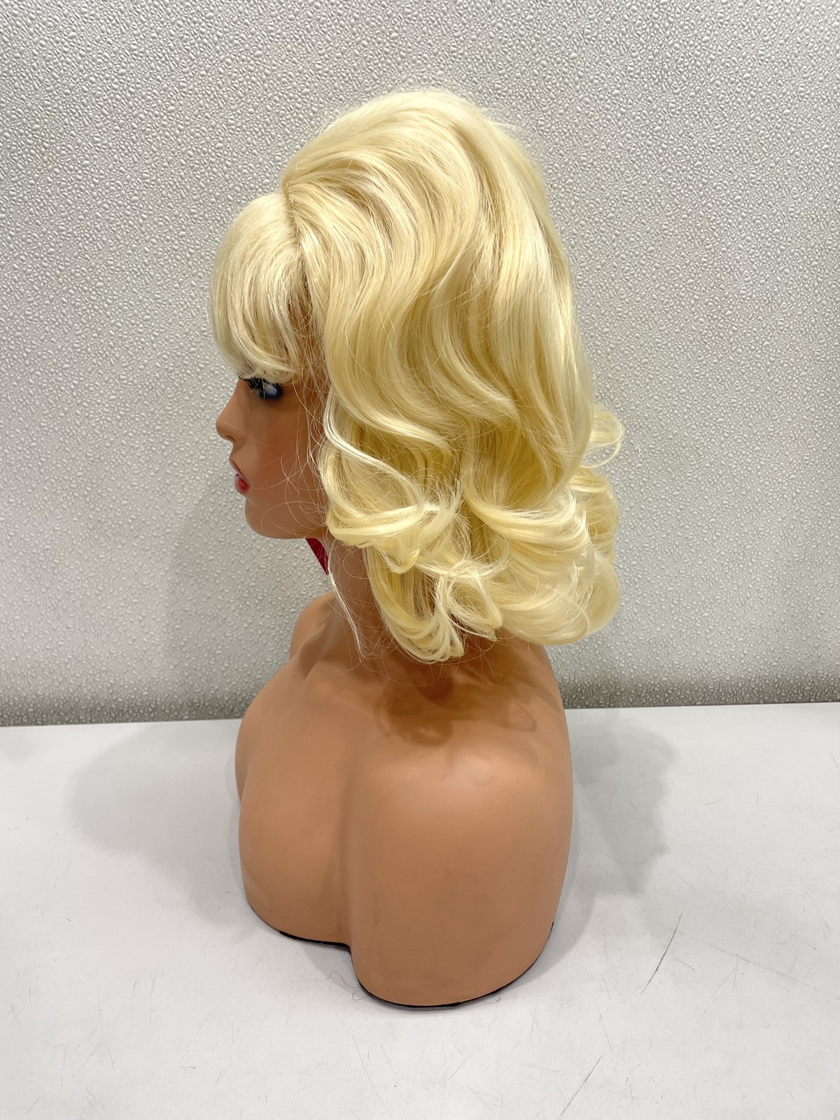Siudus 613 Blonde Heat-Resistant Synthetic Fiber Vingate Wig, 14″