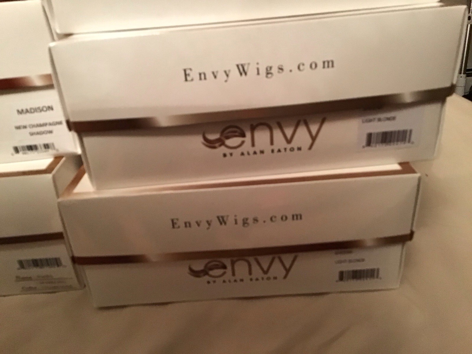 NEW IN BOX WIG ENVY BELINDA PLATINUM SHADOW New ATELIER HAND TIED SWISS CAP