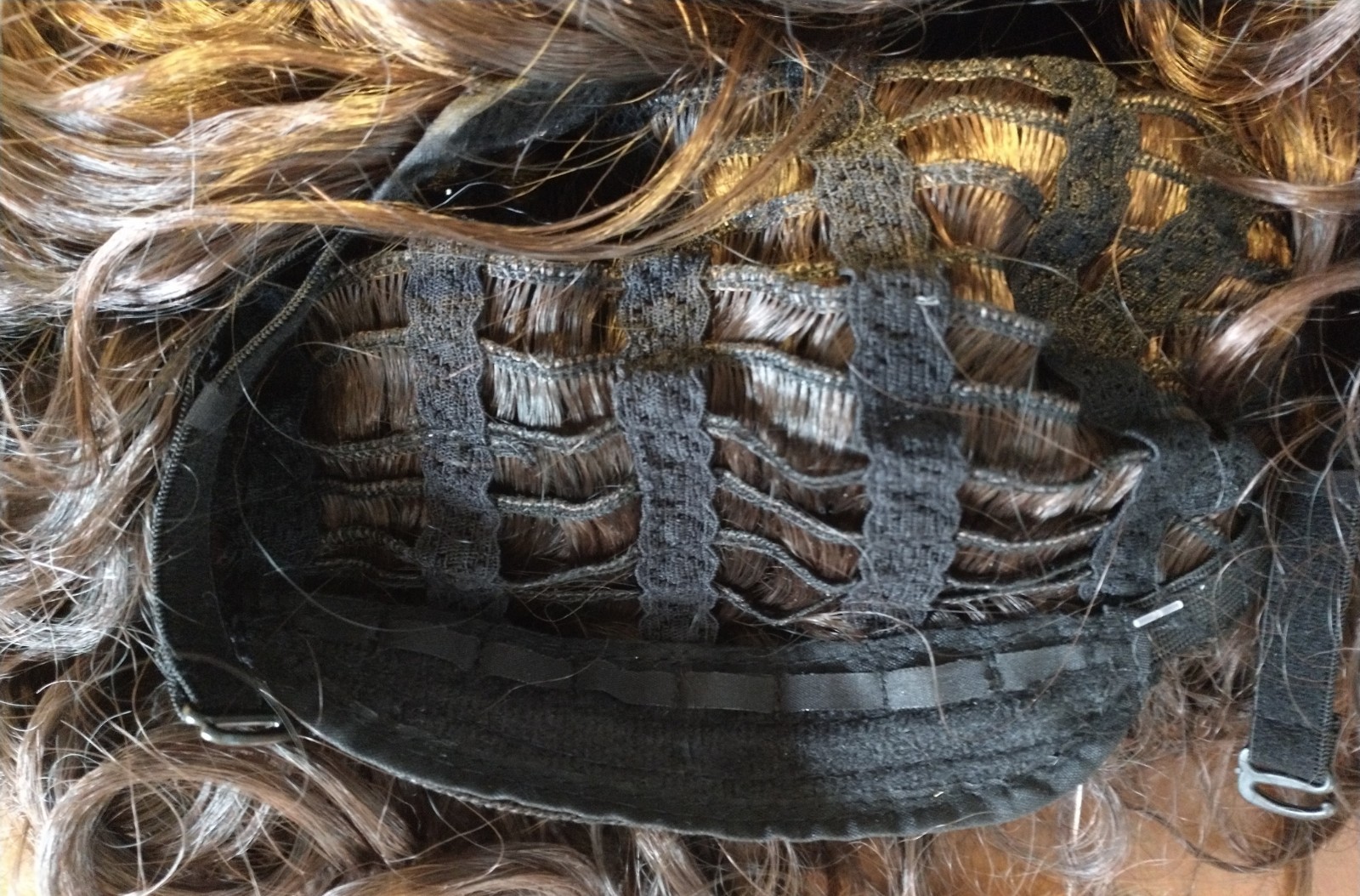 Women’s Brunette Curly Wig With Tag~New~Net~Care Instructions~Adjustable Fit~EXC
