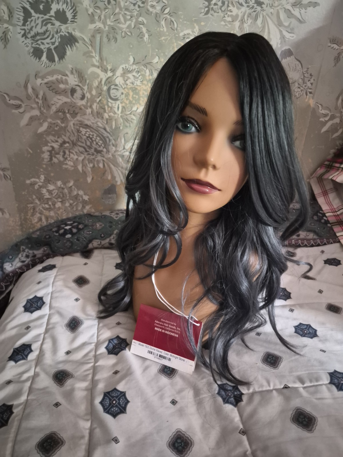Rene of Paris DIVINE WAVEZ Wavy Layered Synthetic Wig Average Cap NEW Women