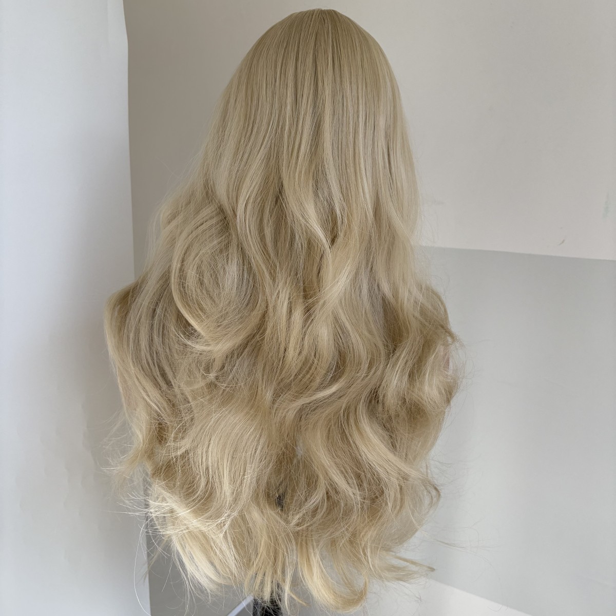 Mixed blonde Synthetic Hair Heat Resistant Dress Up Wigs With Bangs Long Wavy