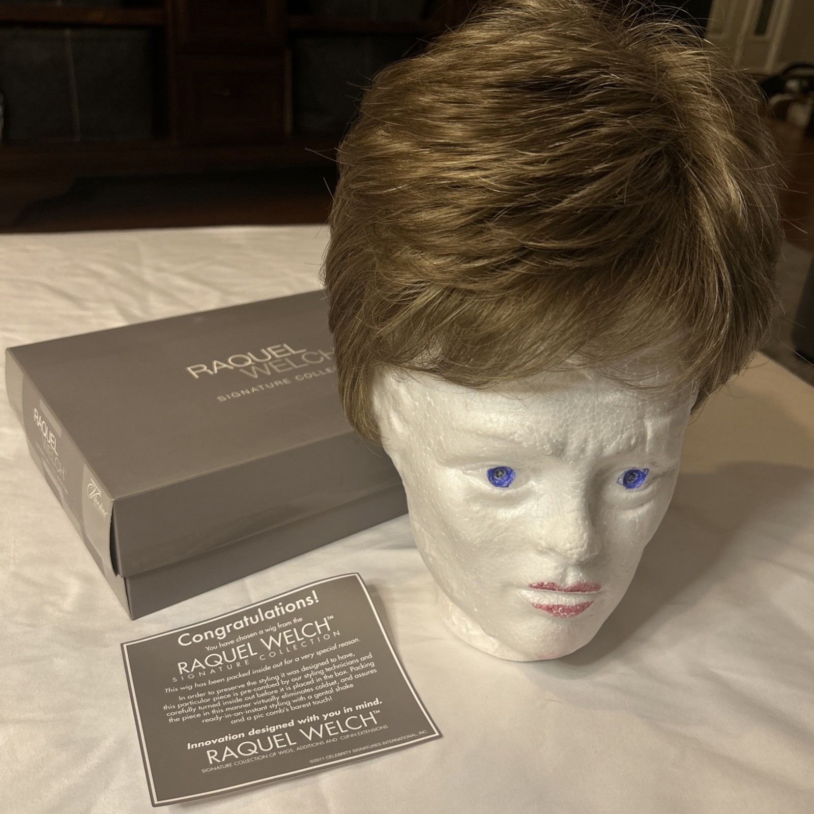 RAQUEL WELCH WIG Signature Collection SHORT Hair U Wear Light Brown Layered Pix