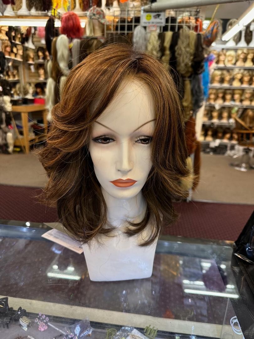 RAQUEL WELCH WIG “FLIP THE SCRIPT” in SS HAZELNUT NEW STYLE!! MORE COLORS L@@K