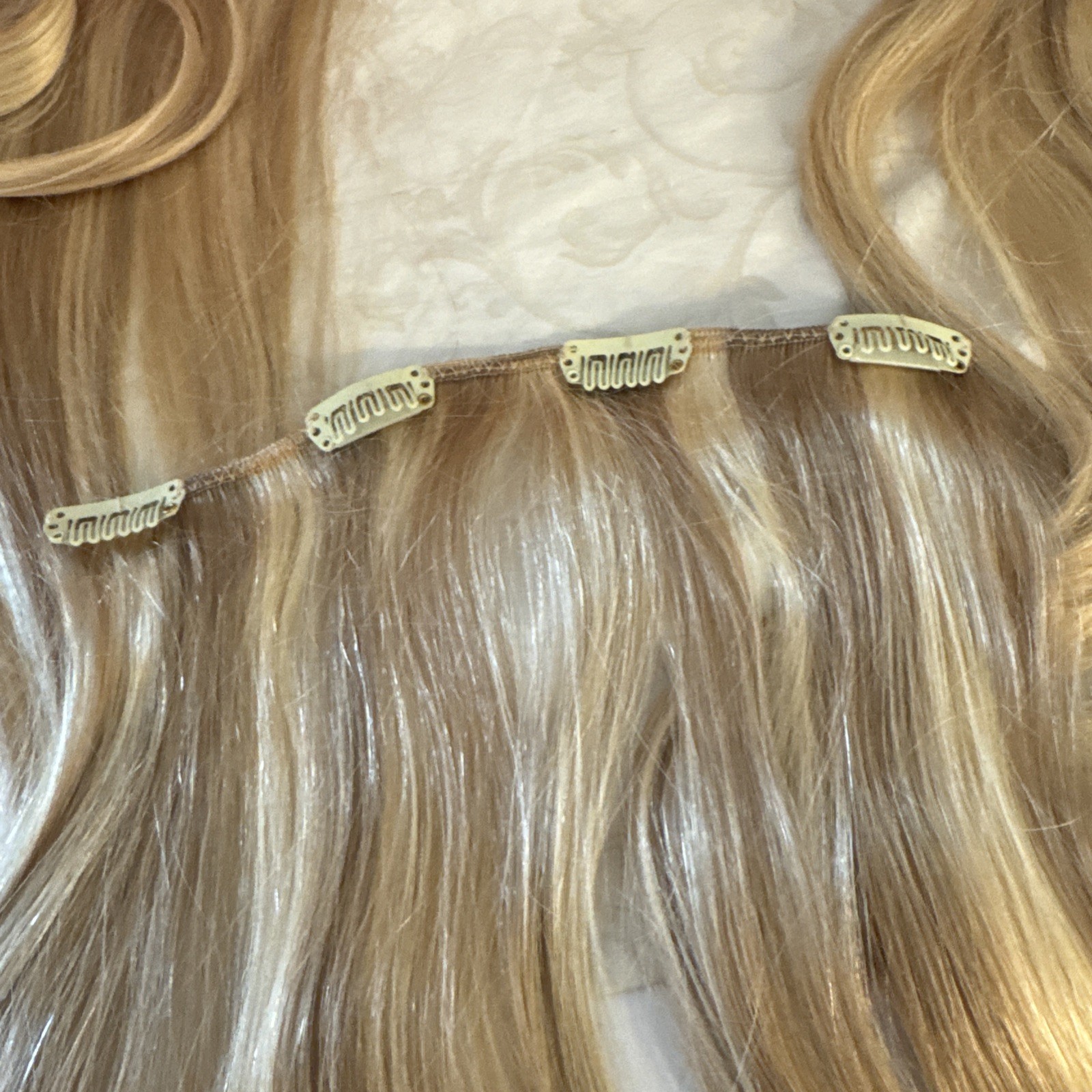 Goo Goo Clip-In Human Hair Extensions 18in Wavy Remy Highlighted Blonde