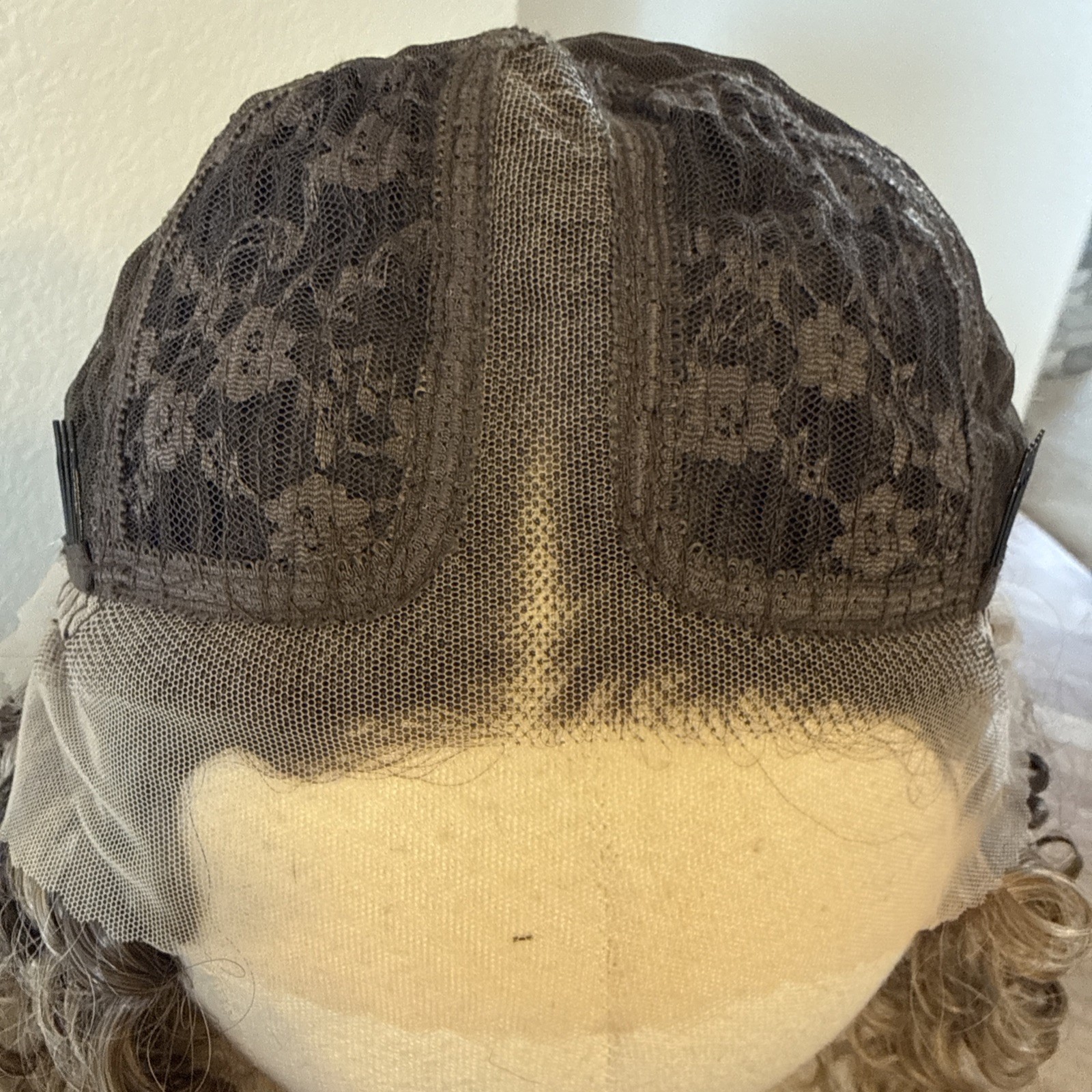 388 Curly Long Lace Cap Dark Blonde 24” Synthetic Big Hair. Very Nice 388