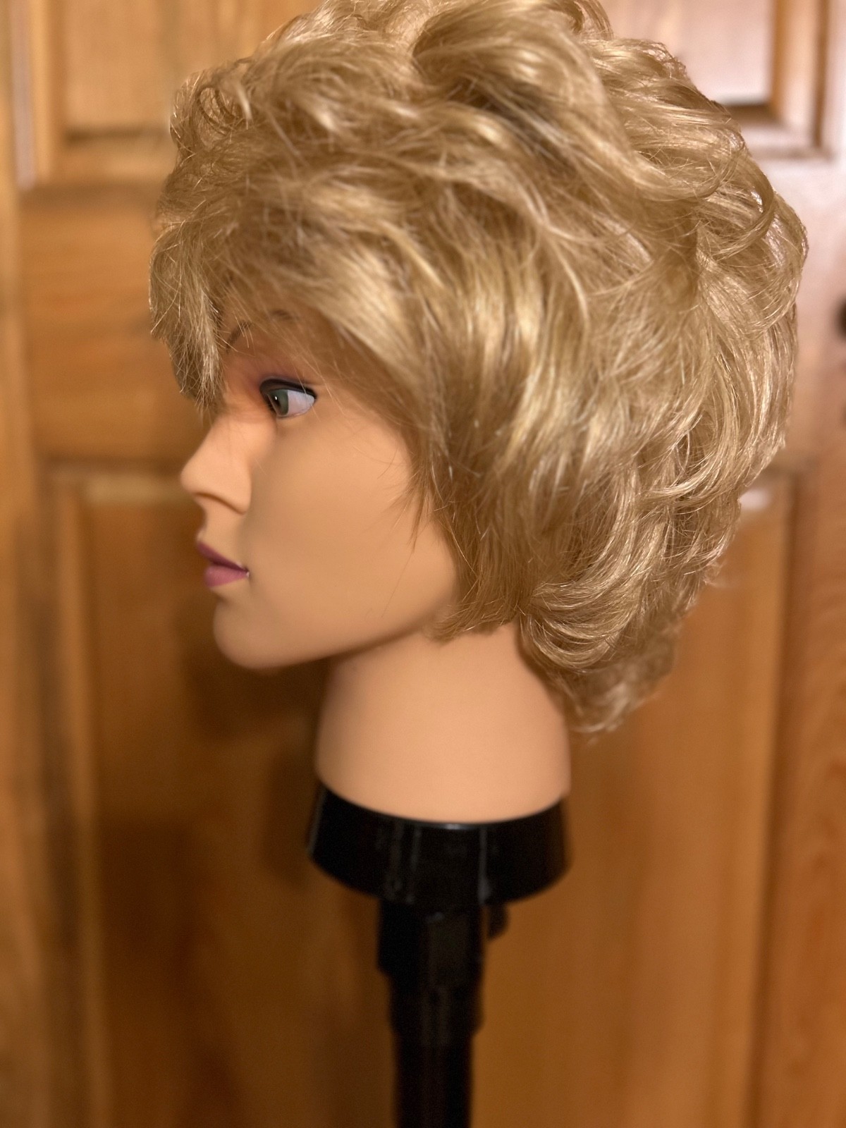 TWC Fashion Design Blond Size 21-22 Shake Out Wig Hair