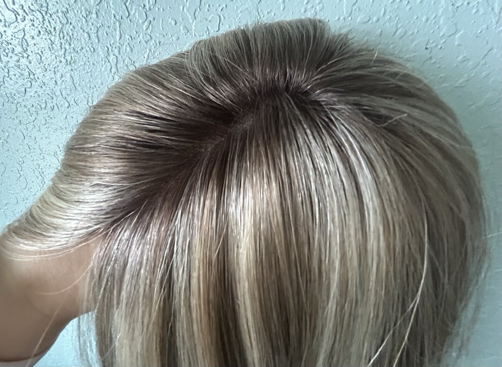 Gorgeous TOP STYLE 18″ Synthetic Topper by Jon Renau Color: Shaded Praline 12FS8